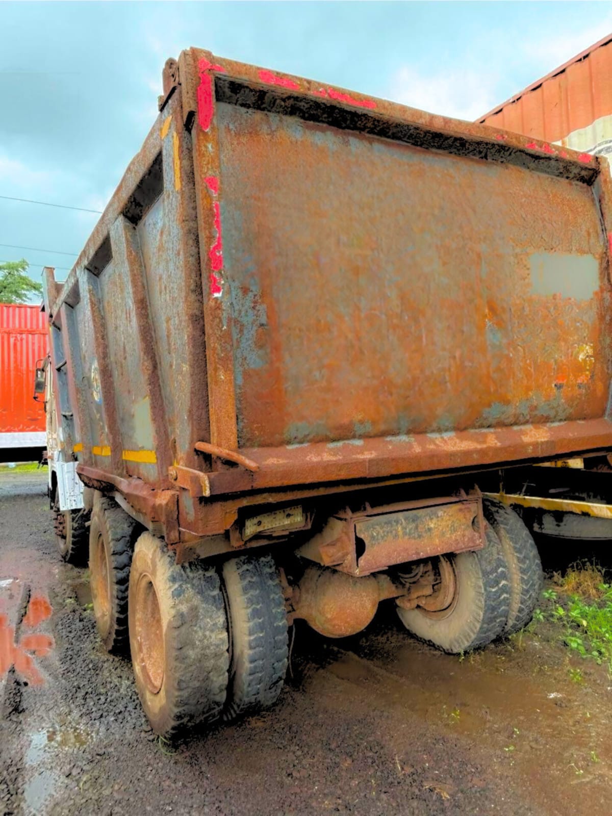 Ashok Leyland 2518 Tipper - Image 2